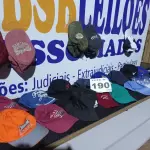 LOTE 190 - 21 – PEÇAS DE BONÉ MASCULINOS (APROXIMADAMENTE) (NO ESTADO, NÃO SABEMOS SE FUNCIONA. LEILÃO NÃO TEM GARANTIA E NEM DEVOLUÇÃO, SUJEITO A POSSÍVEIS AVARIAS VISÍVEIS/OCULTAS E/OU AUSÊNCIA DE COMPONENTES)