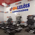 LOTE 413 - 01 ARMÁRIO ROUPEIRO INCOMPLETO. (NO ESTADO) ATENÇÃO! FAZER A VISITAÇÃO ANTES DE ARREMATAR, NÃO SABEMOS SE FUNCIONA. LEILÃO NÃO TEM GARANTIA E NEM DEVOLUÇÃO, SUJEITO A POSSÍVEIS AVARIAS VISÍVEIS/OCULTAS E/OU AUSÊNCIA DE COMPONENTES.