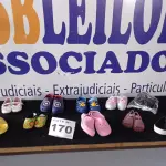 LOTE 170 - 10 - CALÇADOS INFANTIS (NO ESTADO, NÃO SABEMOS SE FUNCIONA. LEILÃO NÃO TEM GARANTIA E NEM DEVOLUÇÃO, SUJEITO A POSSÍVEIS AVARIAS VISÍVEIS/OCULTAS E/OU AUSÊNCIA DE COMPONENTES)