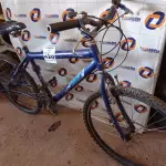 LOTE 420 - 01 BICICLETA ARO 26. (NO ESTADO) ATENÇÃO! FAZER A VISITAÇÃO ANTES DE ARREMATAR, NÃO SABEMOS SE FUNCIONA. LEILÃO NÃO TEM GARANTIA E NEM DEVOLUÇÃO, SUJEITO A POSSÍVEIS AVARIAS VISÍVEIS/OCULTAS E/OU AUSÊNCIA DE COMPONENTES.