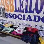 LOTE 182 - 30 – PEÇAS DE ROUPAS INFANTIS (APROXIMADAMENTE) (NO ESTADO, NÃO SABEMOS SE FUNCIONA. LEILÃO NÃO TEM GARANTIA E NEM DEVOLUÇÃO, SUJEITO A POSSÍVEIS AVARIAS VISÍVEIS/OCULTAS E/OU AUSÊNCIA DE COMPONENTES)