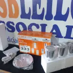 LOTE 333 - 01 - PENDENTE LED FIRST PARA 3 LÂMPADAS 23X25CM CROMO (NO ESTADO, NÃO SABEMOS SE FUNCIONA. LEILÃO NÃO TEM GARANTIA E NEM DEVOLUÇÃO, SUJEITO A POSSÍVEIS AVARIAS VISÍVEIS/OCULTAS E/OU AUSÊNCIA DE COMPONENTES)