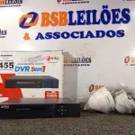 LOTE 455 - 01 DVR E 03 CÂMERAS DE SEGURANÇA. (NO ESTADO) ATENÇÃO! FAZER A VISITAÇÃO ANTES DE ARREMATAR, NÃO SABEMOS SE FUNCIONA. LEILÃO NÃO TEM GARANTIA E NEM DEVOLUÇÃO, SUJEITO A POSSÍVEIS AVARIAS VISÍVEIS/OCULTAS E/OU AUSÊNCIA DE COMPONENTES.