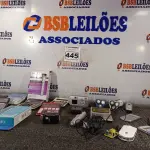 LOTE 445 - 01 LOTE COM CALCULADORAS E APARADORES DE PELO DIVERSOS. (NO ESTADO) ATENÇÃO! FAZER A VISITAÇÃO ANTES DE ARREMATAR, NÃO SABEMOS SE FUNCIONA. LEILÃO NÃO TEM GARANTIA E NEM DEVOLUÇÃO, SUJEITO A POSSÍVEIS AVARIAS VISÍVEIS/OCULTAS E/OU AUSÊNCIA DE COMPONENTES.