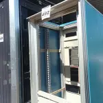 LOTE 492 - 01 RACK PARA EQUIPAMENTOS DE TELECOMUNICAÇÕES. (NO ESTADO) ATENÇÃO! FAZER A VISITAÇÃO ANTES DE ARREMATAR, NÃO SABEMOS SE FUNCIONA. LEILÃO NÃO TEM GARANTIA E NEM DEVOLUÇÃO, SUJEITO A POSSÍVEIS AVARIAS VISÍVEIS/OCULTAS E/OU AUSÊNCIA DE COMPONENTES.