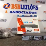 LOTE 459 - 01 DVR E 03 CÂMERAS DE SEGURANÇA. (NO ESTADO) ATENÇÃO! FAZER A VISITAÇÃO ANTES DE ARREMATAR, NÃO SABEMOS SE FUNCIONA. LEILÃO NÃO TEM GARANTIA E NEM DEVOLUÇÃO, SUJEITO A POSSÍVEIS AVARIAS VISÍVEIS/OCULTAS E/OU AUSÊNCIA DE COMPONENTES.