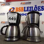 LOTE 449 - 02 CAFETEIRAS MARCAS E MODELOS DIVERSOS. (NO ESTADO) ATENÇÃO! FAZER A VISITAÇÃO ANTES DE ARREMATAR, NÃO SABEMOS SE FUNCIONA. LEILÃO NÃO TEM GARANTIA E NEM DEVOLUÇÃO, SUJEITO A POSSÍVEIS AVARIAS VISÍVEIS/OCULTAS E/OU AUSÊNCIA DE COMPONENTES.