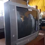 LOTE 475 - 01 TV DE TUBO MARCA TOSHIBA. (NO ESTADO) ATENÇÃO! FAZER A VISITAÇÃO ANTES DE ARREMATAR, NÃO SABEMOS SE FUNCIONA. LEILÃO NÃO TEM GARANTIA E NEM DEVOLUÇÃO, SUJEITO A POSSÍVEIS AVARIAS VISÍVEIS/OCULTAS E/OU AUSÊNCIA DE COMPONENTES.