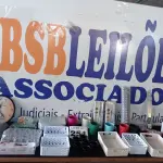 LOTE 251 - 56 – UTENSÍLIOS PARA COZINHA DIVERSOS (APROXIMADAMENTE)(NO ESTADO, NÃO SABEMOS SE FUNCIONA. LEILÃO NÃO TEM GARANTIA E NEM DEVOLUÇÃO, SUJEITO A POSSÍVEIS AVARIAS VISÍVEIS/OCULTAS E/OU AUSÊNCIA DE COMPONENTES)