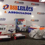LOTE 467 - 01 SOPRADOR, 01 ROBÔ ASPIRADOR, 01 DVD EXTERNO E VÁRIAS LUMINÁRIAS. (NO ESTADO) ATENÇÃO! FAZER A VISITAÇÃO ANTES DE ARREMATAR, NÃO SABEMOS SE FUNCIONA. LEILÃO NÃO TEM GARANTIA E NEM DEVOLUÇÃO, SUJEITO A POSSÍVEIS AVARIAS VISÍVEIS/OCULTAS E/OU AUSÊNCIA DE COMPONENTES.