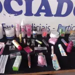 LOTE 248 - 40 – ITENS DE COSMÉTICOS DIVERSOS (APROXIMADAMENTE) (NO ESTADO, NÃO SABEMOS SE FUNCIONA. LEILÃO NÃO TEM GARANTIA E NEM DEVOLUÇÃO, SUJEITO A POSSÍVEIS AVARIAS VISÍVEIS/OCULTAS E/OU AUSÊNCIA DE COMPONENTES)