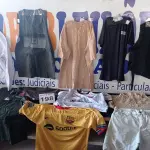 LOTE 198 - 30 – PEÇAS DE ROUPAS MASCULINAS  (APROXIMADAMENTE)(NO ESTADO, NÃO SABEMOS SE FUNCIONA. LEILÃO NÃO TEM GARANTIA E NEM DEVOLUÇÃO, SUJEITO A POSSÍVEIS AVARIAS VISÍVEIS/OCULTAS E/OU AUSÊNCIA DE COMPONENTES)