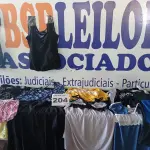 LOTE 204 - 33 – PEÇAS DE ROUPAS FEMININAS (APROXIMADAMENTE) (NO ESTADO, NÃO SABEMOS SE FUNCIONA. LEILÃO NÃO TEM GARANTIA E NEM DEVOLUÇÃO, SUJEITO A POSSÍVEIS AVARIAS VISÍVEIS/OCULTAS E/OU AUSÊNCIA DE COMPONENTES)