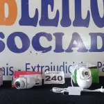 LOTE 240 - 03- CÂMERAS DE SEGURANÇA (NO ESTADO, NÃO SABEMOS SE FUNCIONA. LEILÃO NÃO TEM GARANTIA E NEM DEVOLUÇÃO, SUJEITO A POSSÍVEIS AVARIAS VISÍVEIS/OCULTAS E/OU AUSÊNCIA DE COMPONENTES)