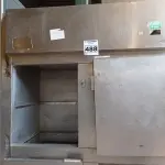 LOTE 488 - 01 GELADEIRA INDUSTRIAL SEM MOTOR COM AVARIAS. (NO ESTADO) ATENÇÃO! FAZER A VISITAÇÃO ANTES DE ARREMATAR, NÃO SABEMOS SE FUNCIONA. LEILÃO NÃO TEM GARANTIA E NEM DEVOLUÇÃO, SUJEITO A POSSÍVEIS AVARIAS VISÍVEIS/OCULTAS E/OU AUSÊNCIA DE COMPONENTES.