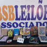 LOTE 181 - 35 - ITENS DE PAPELARIA DIVERSOS (APROXIMADAMENTE) (NO ESTADO, NÃO SABEMOS SE FUNCIONA. LEILÃO NÃO TEM GARANTIA E NEM DEVOLUÇÃO, SUJEITO A POSSÍVEIS AVARIAS VISÍVEIS/OCULTAS E/OU AUSÊNCIA DE COMPONENTES)