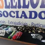 LOTE 220 - 250 – ITENS PARA CELULARES DIVERSOS  (APROXIMADAMENTE)(NO ESTADO, NÃO SABEMOS SE FUNCIONA. LEILÃO NÃO TEM GARANTIA E NEM DEVOLUÇÃO, SUJEITO A POSSÍVEIS AVARIAS VISÍVEIS/OCULTAS E/OU AUSÊNCIA DE COMPONENTES)