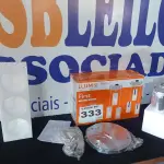 LOTE 333 - 01 - PENDENTE LED FIRST PARA 3 LÂMPADAS 23X25CM CROMO (NO ESTADO, NÃO SABEMOS SE FUNCIONA. LEILÃO NÃO TEM GARANTIA E NEM DEVOLUÇÃO, SUJEITO A POSSÍVEIS AVARIAS VISÍVEIS/OCULTAS E/OU AUSÊNCIA DE COMPONENTES)
