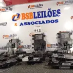 LOTE 413 - 01 ARMÁRIO ROUPEIRO INCOMPLETO. (NO ESTADO) ATENÇÃO! FAZER A VISITAÇÃO ANTES DE ARREMATAR, NÃO SABEMOS SE FUNCIONA. LEILÃO NÃO TEM GARANTIA E NEM DEVOLUÇÃO, SUJEITO A POSSÍVEIS AVARIAS VISÍVEIS/OCULTAS E/OU AUSÊNCIA DE COMPONENTES.