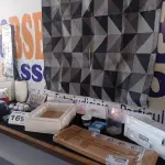 LOTE 169 - 25 - UTENSÍLIOS DOMÉSTICOS  (APROXIMADAMENTE)(NO ESTADO, NÃO SABEMOS SE FUNCIONA. LEILÃO NÃO TEM GARANTIA E NEM DEVOLUÇÃO, SUJEITO A POSSÍVEIS AVARIAS VISÍVEIS/OCULTAS E/OU AUSÊNCIA DE COMPONENTES)