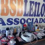 LOTE 221 - 40 – ITENS DE FERRAGISTA (APROXIMADAMENTE) (NO ESTADO, NÃO SABEMOS SE FUNCIONA. LEILÃO NÃO TEM GARANTIA E NEM DEVOLUÇÃO, SUJEITO A POSSÍVEIS AVARIAS VISÍVEIS/OCULTAS E/OU AUSÊNCIA DE COMPONENTES)