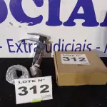 LOTE 312 - 01 - TORNEIRA CASCATA BANHEIRO BAIXA QUADRADA MONOCOMANDO (NO ESTADO, NÃO SABEMOS SE FUNCIONA. LEILÃO NÃO TEM GARANTIA E NEM DEVOLUÇÃO, SUJEITO A POSSÍVEIS AVARIAS VISÍVEIS/OCULTAS E/OU AUSÊNCIA DE COMPONENTES)