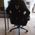 LOTE 469 - 01 CADEIRA GAMER. (NO ESTADO) ATENÇÃO! FAZER A VISITAÇÃO ANTES DE ARREMATAR, NÃO SABEMOS SE FUNCIONA. LEILÃO NÃO TEM GARANTIA E NEM DEVOLUÇÃO, SUJEITO A POSSÍVEIS AVARIAS VISÍVEIS/OCULTAS E/OU AUSÊNCIA DE COMPONENTES.