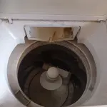 LOTE 483 - 01 MÁQUINA DE LAVAR ROUPAS MARCA BRASTEMP. (NO ESTADO) ATENÇÃO! FAZER A VISITAÇÃO ANTES DE ARREMATAR, NÃO SABEMOS SE FUNCIONA. LEILÃO NÃO TEM GARANTIA E NEM DEVOLUÇÃO, SUJEITO A POSSÍVEIS AVARIAS VISÍVEIS/OCULTAS E/OU AUSÊNCIA DE COMPONENTES.