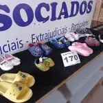 LOTE 170 - 10 - CALÇADOS INFANTIS (NO ESTADO, NÃO SABEMOS SE FUNCIONA. LEILÃO NÃO TEM GARANTIA E NEM DEVOLUÇÃO, SUJEITO A POSSÍVEIS AVARIAS VISÍVEIS/OCULTAS E/OU AUSÊNCIA DE COMPONENTES)
