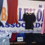 LOTE 180 - 28 – PEÇAS DE ROUPAS FEMININAS (APROXIMADAMENTE)(NO ESTADO, NÃO SABEMOS SE FUNCIONA. LEILÃO NÃO TEM GARANTIA E NEM DEVOLUÇÃO, SUJEITO A POSSÍVEIS AVARIAS VISÍVEIS/OCULTAS E/OU AUSÊNCIA DE COMPONENTES)