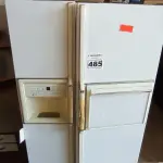 LOTE 485 - 01 GELADEIRA MARCA GE 127V. (NO ESTADO) ATENÇÃO! FAZER A VISITAÇÃO ANTES DE ARREMATAR, NÃO SABEMOS SE FUNCIONA. LEILÃO NÃO TEM GARANTIA E NEM DEVOLUÇÃO, SUJEITO A POSSÍVEIS AVARIAS VISÍVEIS/OCULTAS E/OU AUSÊNCIA DE COMPONENTES.