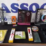 LOTE 252 - 20 – ACESSÓRIOS PARA INFORMÁTICA/CELULARES (APROXIMADAMENTE) (NO ESTADO, NÃO SABEMOS SE FUNCIONA. LEILÃO NÃO TEM GARANTIA E NEM DEVOLUÇÃO, SUJEITO A POSSÍVEIS AVARIAS VISÍVEIS/OCULTAS E/OU AUSÊNCIA DE COMPONENTES)