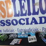 LOTE 293 - 60 – ITENS PARA CELULARES  (APROXIMADAMENTE)(NO ESTADO, NÃO SABEMOS SE FUNCIONA. LEILÃO NÃO TEM GARANTIA E NEM DEVOLUÇÃO, SUJEITO A POSSÍVEIS AVARIAS VISÍVEIS/OCULTAS E/OU AUSÊNCIA DE COMPONENTES)