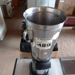 LOTE 489 - 01 LIQUIDIFICADOR INDUSTRIAL MARCA COLOMBO. (NO ESTADO) ATENÇÃO! FAZER A VISITAÇÃO ANTES DE ARREMATAR, NÃO SABEMOS SE FUNCIONA. LEILÃO NÃO TEM GARANTIA E NEM DEVOLUÇÃO, SUJEITO A POSSÍVEIS AVARIAS VISÍVEIS/OCULTAS E/OU AUSÊNCIA DE COMPONENTES.
