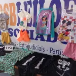 LOTE 174 - 42 – PEÇAS DE ROUPAS INFANTIS  (APROXIMADAMENTE)(NO ESTADO, NÃO SABEMOS SE FUNCIONA. LEILÃO NÃO TEM GARANTIA E NEM DEVOLUÇÃO, SUJEITO A POSSÍVEIS AVARIAS VISÍVEIS/OCULTAS E/OU AUSÊNCIA DE COMPONENTES)