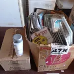 LOTE 478 - 24 FRASCOS DE ÁLCOOL ETÍLICO HIDRATADO 70º 190G E VÁRIOS CDS E DVD’S DIVERSOS. (NO ESTADO) ATENÇÃO! FAZER A VISITAÇÃO ANTES DE ARREMATAR, NÃO SABEMOS SE FUNCIONA. LEILÃO NÃO TEM GARANTIA E NEM DEVOLUÇÃO, SUJEITO A POSSÍVEIS AVARIAS VISÍVEIS/OCULTAS E/OU AUSÊNCIA DE COMPONENTES.