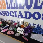 LOTE 307 - 50 – ITENS DE BELEZA DIVERSOS (APROXIMADAMENTE)(NO ESTADO, NÃO SABEMOS SE FUNCIONA. LEILÃO NÃO TEM GARANTIA E NEM DEVOLUÇÃO, SUJEITO A POSSÍVEIS AVARIAS VISÍVEIS/OCULTAS E/OU AUSÊNCIA DE COMPONENTES)