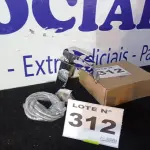 LOTE 312 - 01 - TORNEIRA CASCATA BANHEIRO BAIXA QUADRADA MONOCOMANDO (NO ESTADO, NÃO SABEMOS SE FUNCIONA. LEILÃO NÃO TEM GARANTIA E NEM DEVOLUÇÃO, SUJEITO A POSSÍVEIS AVARIAS VISÍVEIS/OCULTAS E/OU AUSÊNCIA DE COMPONENTES)
