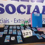 LOTE 321 - 30 - ITENS DE PAPELARIA DIVERSOS  (APROXIMADAMENTE)(NO ESTADO, NÃO SABEMOS SE FUNCIONA. LEILÃO NÃO TEM GARANTIA E NEM DEVOLUÇÃO, SUJEITO A POSSÍVEIS AVARIAS VISÍVEIS/OCULTAS E/OU AUSÊNCIA DE COMPONENTES)