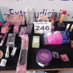 LOTE 246 - 40 – ITENS DE COSMÉTICOS DIVERSOS (APROXIMADAMENTE) (NO ESTADO, NÃO SABEMOS SE FUNCIONA. LEILÃO NÃO TEM GARANTIA E NEM DEVOLUÇÃO, SUJEITO A POSSÍVEIS AVARIAS VISÍVEIS/OCULTAS E/OU AUSÊNCIA DE COMPONENTES)