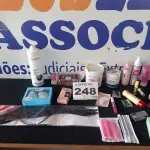 LOTE 248 - 40 – ITENS DE COSMÉTICOS DIVERSOS (APROXIMADAMENTE) (NO ESTADO, NÃO SABEMOS SE FUNCIONA. LEILÃO NÃO TEM GARANTIA E NEM DEVOLUÇÃO, SUJEITO A POSSÍVEIS AVARIAS VISÍVEIS/OCULTAS E/OU AUSÊNCIA DE COMPONENTES)