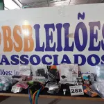 LOTE 288 - 50 – ITENS DE CUIDADOS PESSOAIS (APROXIMADAMENTE) (NO ESTADO, NÃO SABEMOS SE FUNCIONA. LEILÃO NÃO TEM GARANTIA E NEM DEVOLUÇÃO, SUJEITO A POSSÍVEIS AVARIAS VISÍVEIS/OCULTAS E/OU AUSÊNCIA DE COMPONENTES)