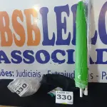 LOTE 330 - 01 - GUARDA SOL 1.60 ALUMÍNIO (NO ESTADO, NÃO SABEMOS SE FUNCIONA. LEILÃO NÃO TEM GARANTIA E NEM DEVOLUÇÃO, SUJEITO A POSSÍVEIS AVARIAS VISÍVEIS/OCULTAS E/OU AUSÊNCIA DE COMPONENTES)