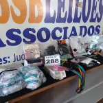 LOTE 288 - 50 – ITENS DE CUIDADOS PESSOAIS (APROXIMADAMENTE) (NO ESTADO, NÃO SABEMOS SE FUNCIONA. LEILÃO NÃO TEM GARANTIA E NEM DEVOLUÇÃO, SUJEITO A POSSÍVEIS AVARIAS VISÍVEIS/OCULTAS E/OU AUSÊNCIA DE COMPONENTES)