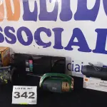LOTE 342 - 04 – CAIXAS DE SOM DIVERSAS (NO ESTADO, NÃO SABEMOS SE FUNCIONA. LEILÃO NÃO TEM GARANTIA E NEM DEVOLUÇÃO, SUJEITO A POSSÍVEIS AVARIAS VISÍVEIS/OCULTAS E/OU AUSÊNCIA DE COMPONENTES)