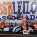 LOTE 199 - 15- PEÇAS DE LUMINÁRIA (APROXIMADAMENTE) (NO ESTADO, NÃO SABEMOS SE FUNCIONA. LEILÃO NÃO TEM GARANTIA E NEM DEVOLUÇÃO, SUJEITO A POSSÍVEIS AVARIAS VISÍVEIS/OCULTAS E/OU AUSÊNCIA DE COMPONENTES)