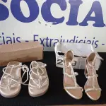 LOTE 269 - 02 – PARES DE CALÇADOS FEMININO Nº 37 (NO ESTADO, NÃO SABEMOS SE FUNCIONA. LEILÃO NÃO TEM GARANTIA E NEM DEVOLUÇÃO, SUJEITO A POSSÍVEIS AVARIAS VISÍVEIS/OCULTAS E/OU AUSÊNCIA DE COMPONENTES)