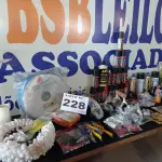 LOTE 228 - 62 - ITENS DE FERRAGISTA (APROXIMADAMENTE) (NO ESTADO, NÃO SABEMOS SE FUNCIONA. LEILÃO NÃO TEM GARANTIA E NEM DEVOLUÇÃO, SUJEITO A POSSÍVEIS AVARIAS VISÍVEIS/OCULTAS E/OU AUSÊNCIA DE COMPONENTES)