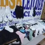 LOTE 189 - 75 – PARES DE MEIAS DIVERSAS (APROXIMADAMENTE) (NO ESTADO, NÃO SABEMOS SE FUNCIONA. LEILÃO NÃO TEM GARANTIA E NEM DEVOLUÇÃO, SUJEITO A POSSÍVEIS AVARIAS VISÍVEIS/OCULTAS E/OU AUSÊNCIA DE COMPONENTES)