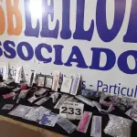 LOTE 233 - 60 – ACESSÓRIOS PESSOAL DIVERSOS (APROXIMADAMENTE) (NO ESTADO, NÃO SABEMOS SE FUNCIONA. LEILÃO NÃO TEM GARANTIA E NEM DEVOLUÇÃO, SUJEITO A POSSÍVEIS AVARIAS VISÍVEIS/OCULTAS E/OU AUSÊNCIA DE COMPONENTES)